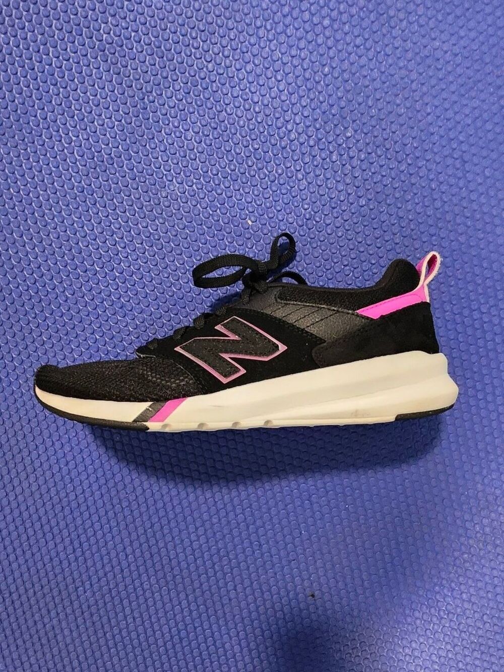 New Balance Fresh Foam Roav V1 Black with Pink Accents 8.5